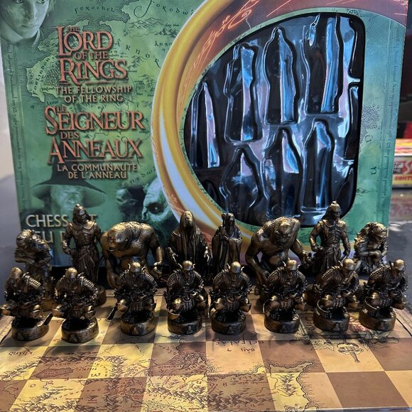 Lord of the Rings: The Fellowship of the Ring Chess Set | Hasbro/Parker Brothers - Picture 4 of 8
